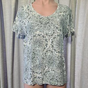 NWOT Croft & Barrow Green Medallion Short Sleeve V-neck Tee, Size XL